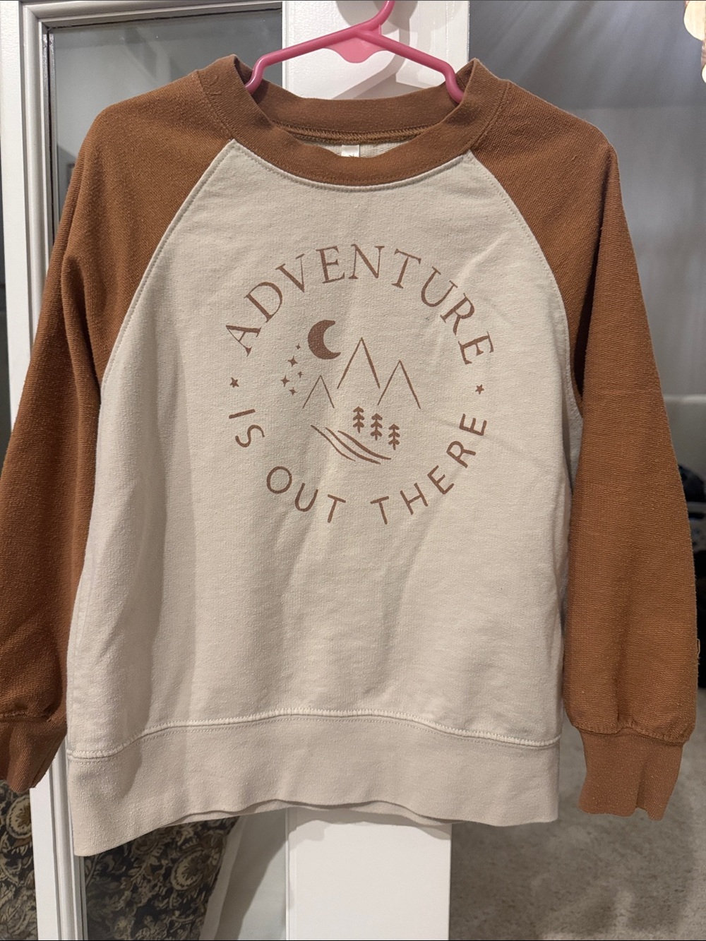 Rylee + Cru Cream Body Raglan Sweatshirt with Brown Sleeves